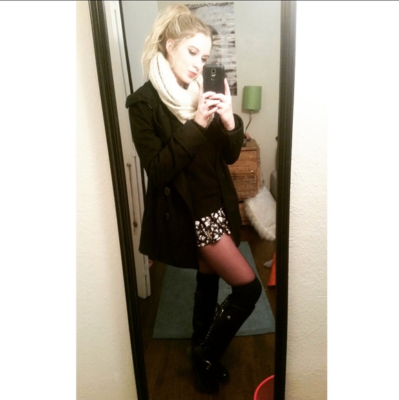 High Waisted Floral Print Flowy Shorts - Picture 5 of 5